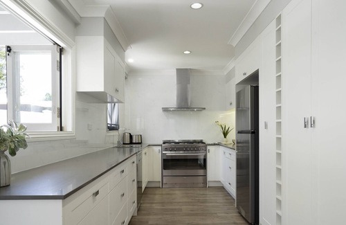 Bouvet Island House | SHILOH HOUSE - Apartment 1 The downstairs half of this magnificent Queenslander
