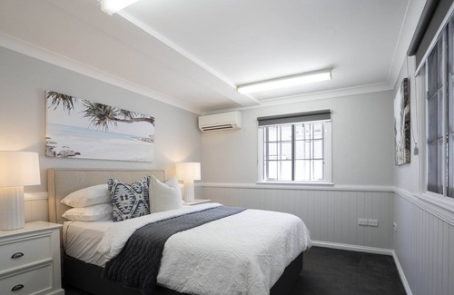 Bouvet Island House | SHILOH HOUSE - Apartment 1 The downstairs half of this magnificent Queenslander