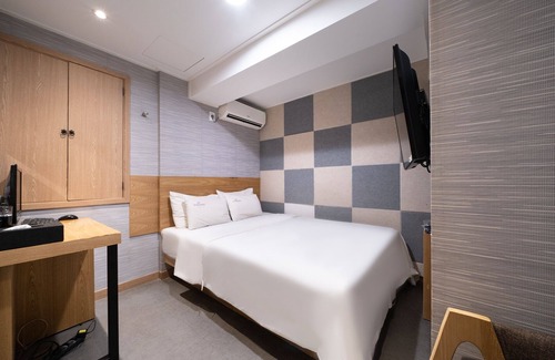 Sinchon-dong Hotel | Shinchon Monet