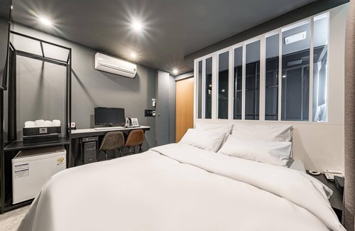 Sinchon-dong Hotel | Shinchon Wol Hotel
