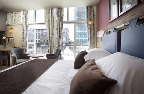 Chatham Hotel | Ship & Trades