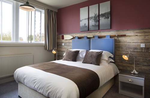 Chatham Hotel | Ship & Trades