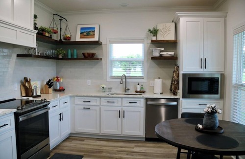 Osceola House | Shipping, Steel Bend Guest Houses: Shipping