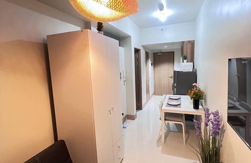 Barangay 76 Apartment | Shore 3 Pool View w Balcony near MOA