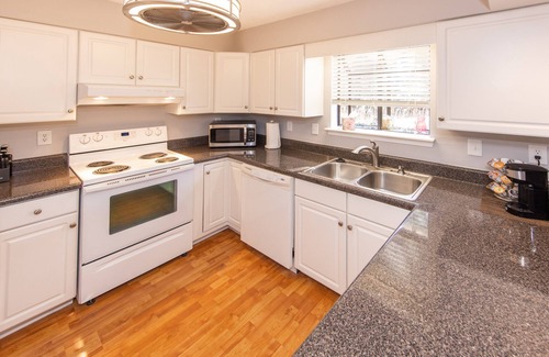 Northeast Virginia Beach Condo | Shore Breakaway Condo - Monthly Rental - Chic's Beach