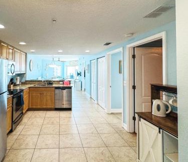 Treasure Island Apartment | Shore Thing