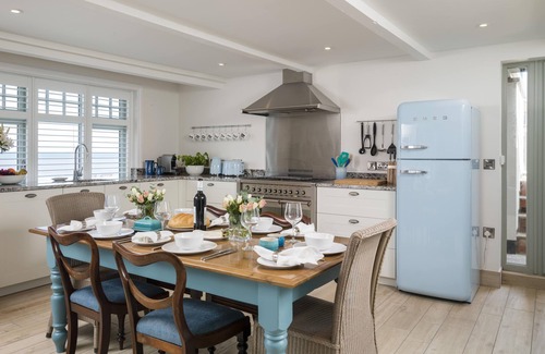 Sandsend Cottage | SHORE VIEW, family friendly, with a garden in Sandsend