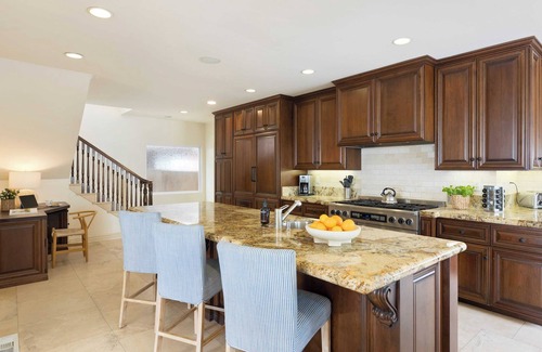 South Mission Beach Cottage | Shoreline by Avantstay Spectacular Beachfront Home w/Fire Pit, Spa & Pool Table