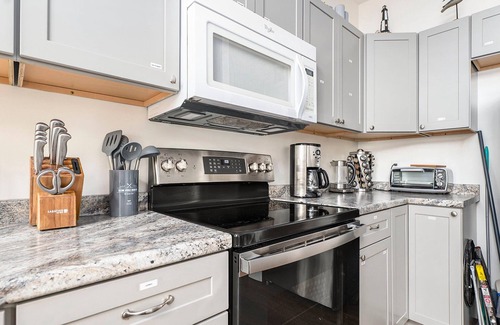 Arcadia House | π
 Shoreline Chalet β Wow Lake Michigan Views | Beach Access | Very Pet Friendly β  18396