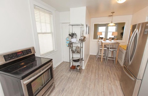 Northeast Virginia Beach House | Shoreline Cottage - Oceanfront - North End VB
