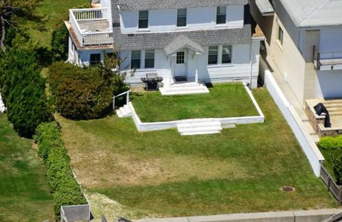 Northeast Virginia Beach House | Shoreline Cottage - Oceanfront - North End VB