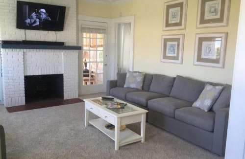 Northeast Virginia Beach House | Shoreline Cottage - Oceanfront - North End VB