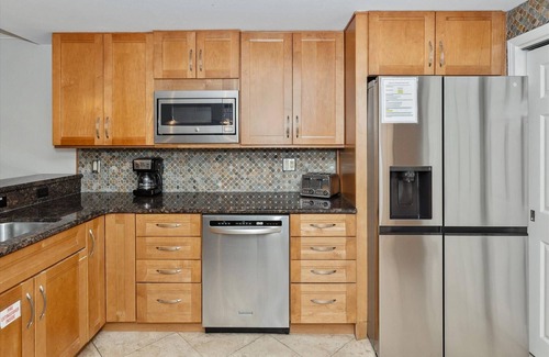 Holiday Isle Condo | Shoreline Towers 1052 2 Bedroom Condo by RedAwning
