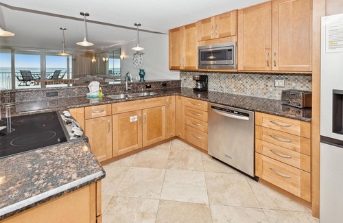 Holiday Isle Condo | Shoreline Towers 1052 2 Bedroom Condo by RedAwning