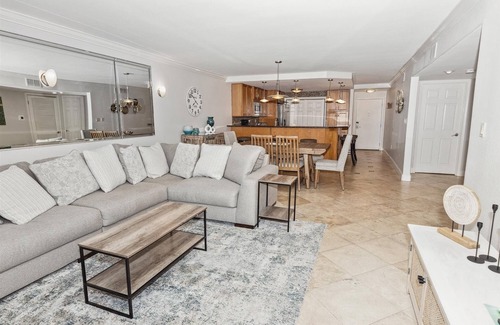 Holiday Isle Condo | Shoreline Towers 1052 2 Bedroom Condo by RedAwning