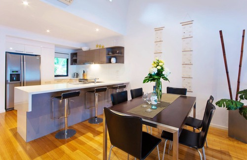 Hamilton Island House | Shorelines 23 Hamilton Island 2 Bedroom Ocean View Near Marina With Golf Buggy
