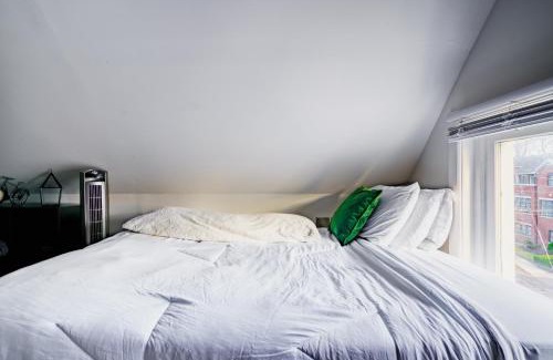 Victorian Village House | Short North Convention King Bed Free Parking!