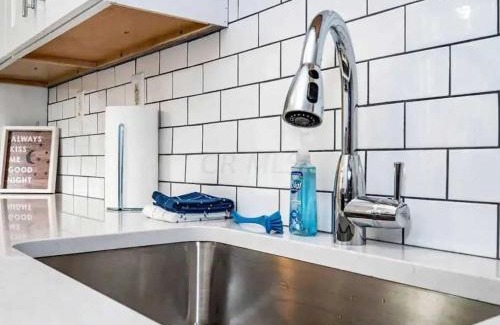 Victorian Village House | Short North - Convention - Queen Bed -Free Parking