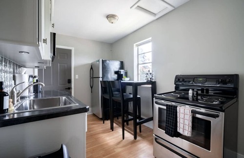Victorian Village Apartment | Short North Convention Private Parking Pets