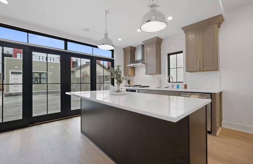 Italian Village House | Short North Convention King Bed Parking Free
