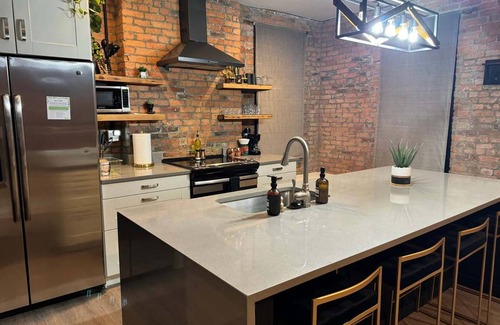 Italian Village House | Short North Convention King Bed Free Parking