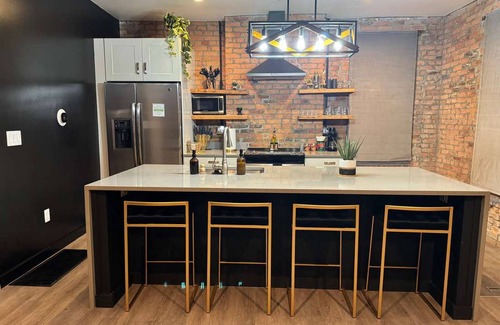 Italian Village House | Short North Convention King Bed Free Parking