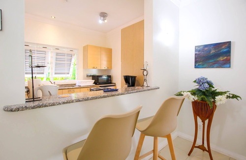 Porters House | Short Walk to Beach and private pool relaxation - Turtle View 10