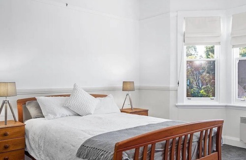 West Launceston House | Short Walk to CBD & Cataract Gorge