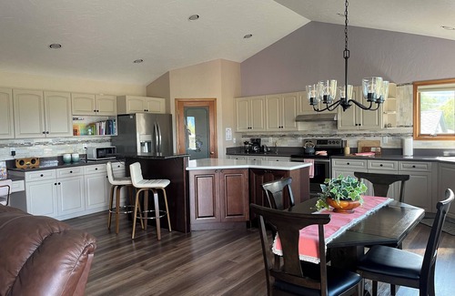 Somers House | Short walk to Flathead Lake, 5-bedroom home with AC & WiFi in downtown Somers