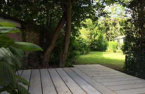 Holt House | Short walk to Holt - lovely cottage with annexe, parking & private lawned garden