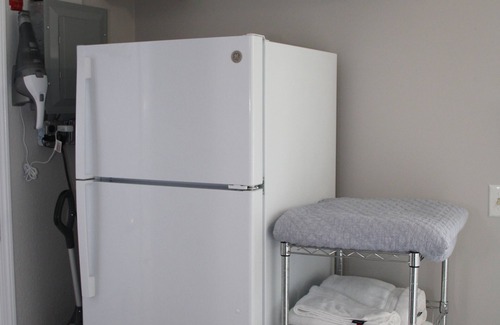 Eastward Look House | Short walk to Scarborough Beach! Immaculate with A/C