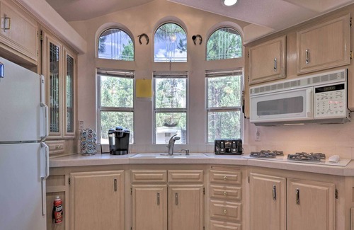 Show Low House | Show Low Retreat w/ Deck, 13 Mi to Hon-Dah!