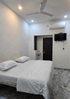 Tuljapur Hotel | Shree Shiv bhakt niwas