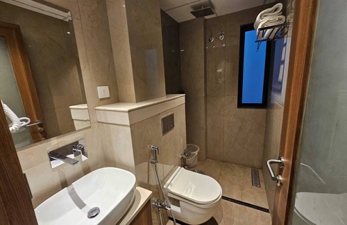 Mahmoorganj Hotel | Shree Shivya Namahstubhyam Hotel