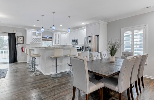 East Ocean View House | Shuffleboard! Big Yard + Walk to Beach! Spacious and Clean!