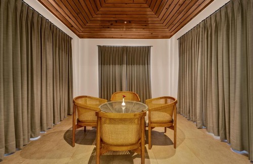 Orai Hotel | Shyama Sarovar Portico