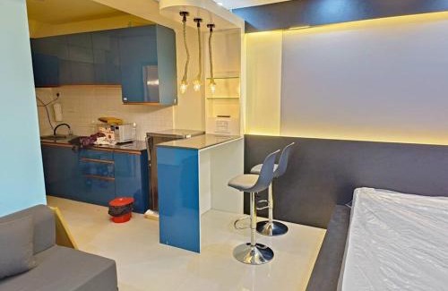 Kolkata Apartment | Siddha Xanadu Studio 310, Poolside Near Airport, CC2 Mall