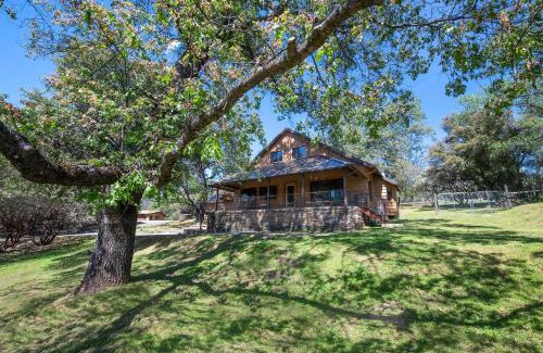 Oakhurst House | Sierra Base Camp