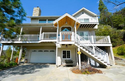 Bass Lake House | Sierra Sunset Lake View