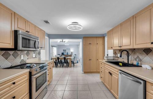 South Sarasota House | Siesta on Lee - SRQ Pool Home Near Top Beaches!