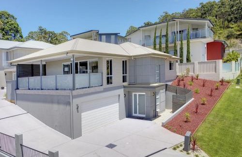 Corlette House | Signature House 52 Saratoga Avenue