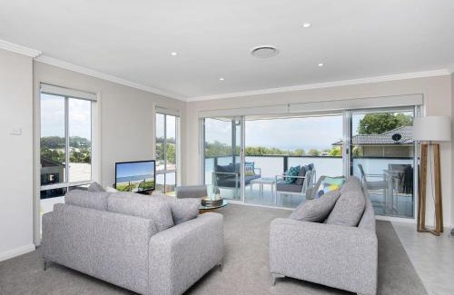 Corlette House | Signature House 52 Saratoga Avenue