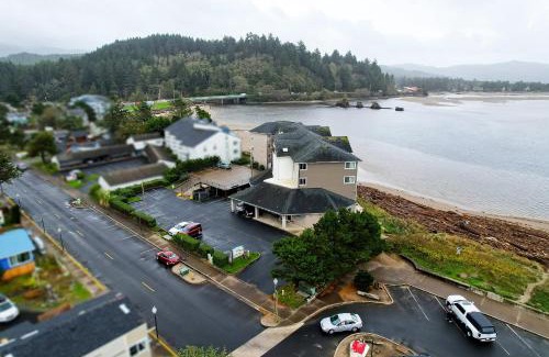 Lincoln City Hotel | Siletz Bay Beachfront Hotel by OYO Lincoln City
