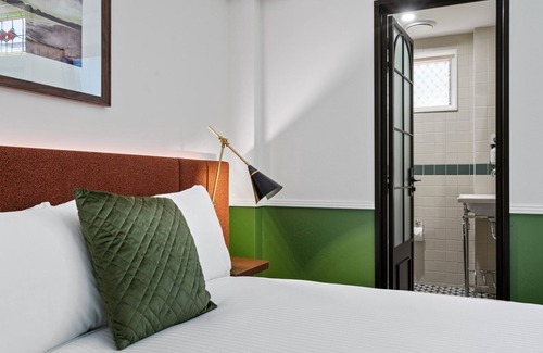 Chatswood Hotel | Silkari The Charrington At Chatswood