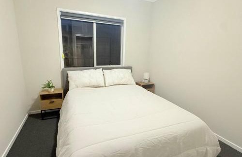 Griffin House | Silky Oak Stay - Brand New House in Griffin