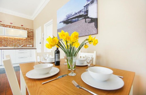 Brighton City Centre Apartment | Sillwood Balcony Apartment - Central - by Brighton Holiday Lets