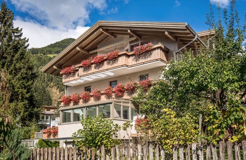 San Giovanni Apartment | Silva Alpenblick Apartments with mountain views, Wi-Fi, garden and terrace