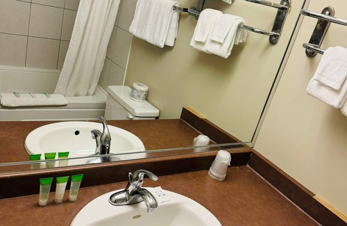 Grande Prairie Hotel | Silver Crest Lodge