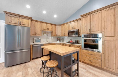 Salt Lake Mountain Resorts Cabin | Silver Fork Chalet - Hot Tub & 18+ Beds