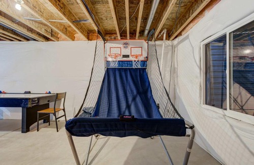 Colorado Springs House | Silver Lining Trails & Peaks BBQ Dog-friendly